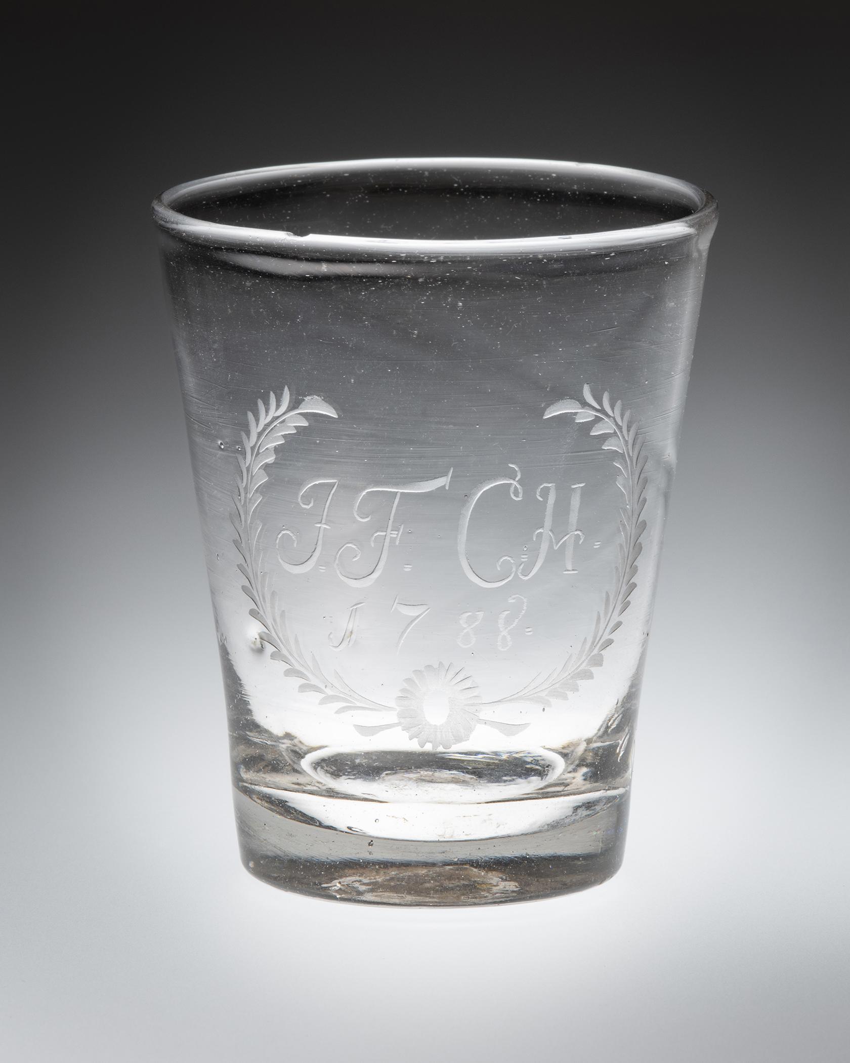 1958.0009 Glass (for drinking), Tumbler or beaker, overall