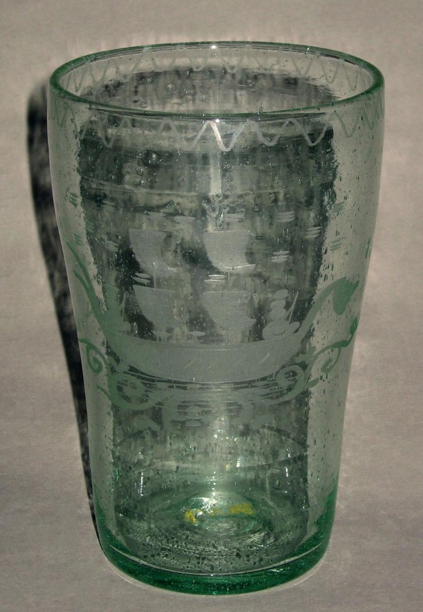 1984.0104 Glass tumbler