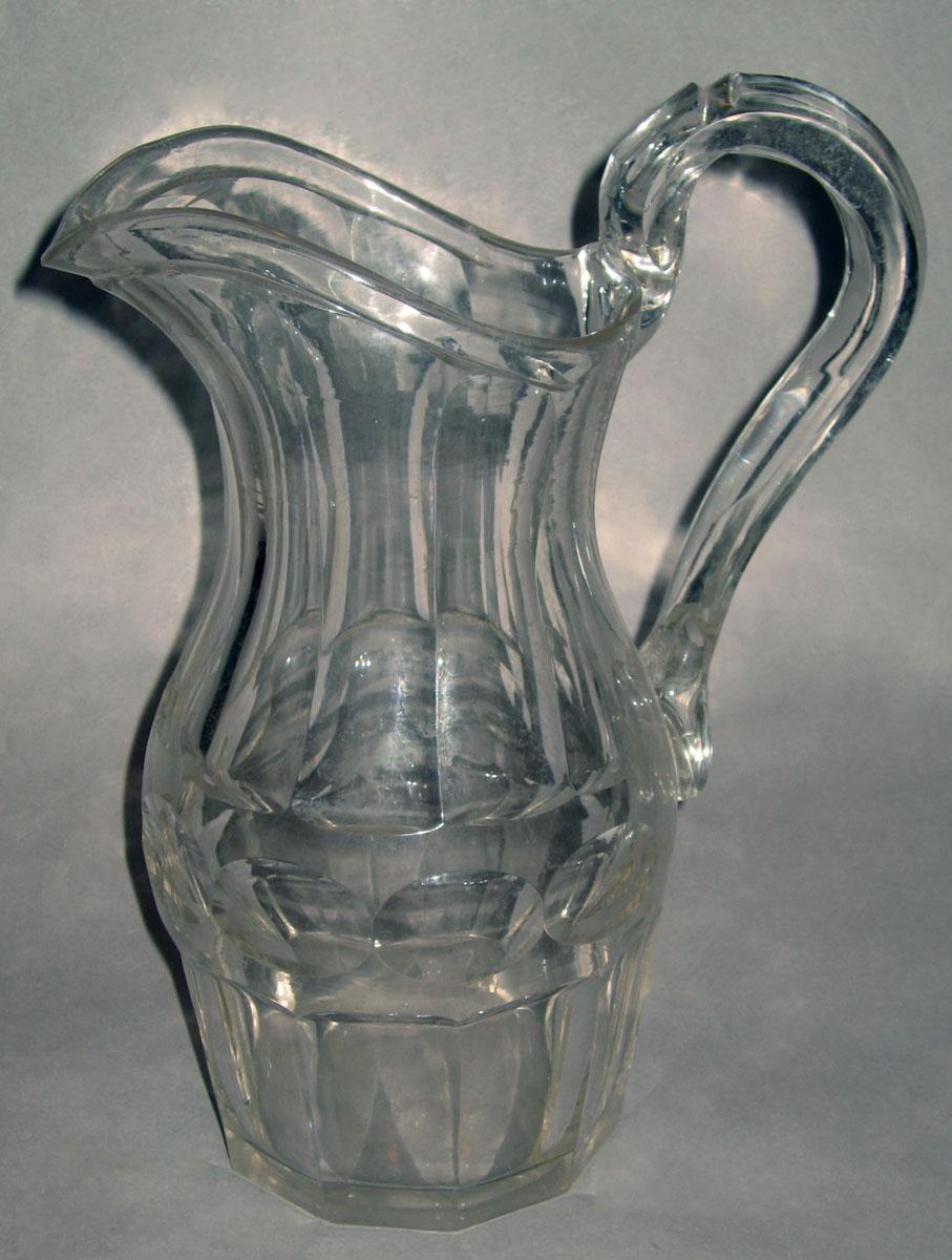 1984.0106.001 Glass jug