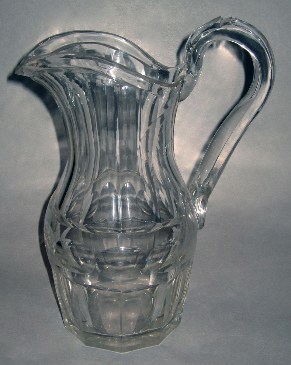 1984.0106.002 Glass jug
