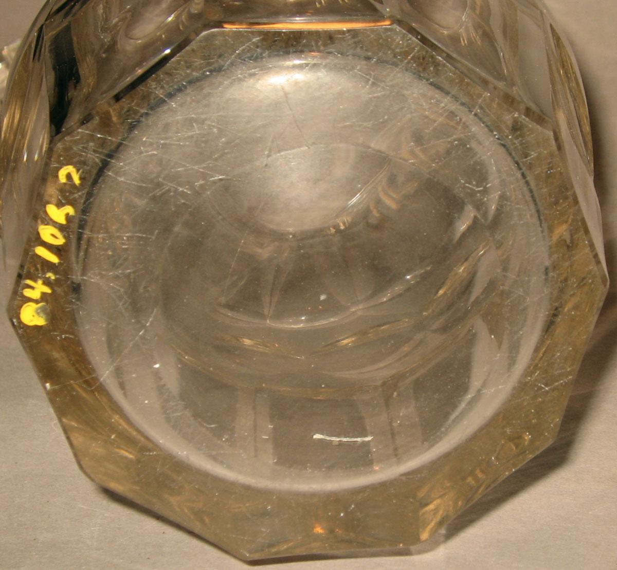 1984.0106.002 Glass jug (underside)