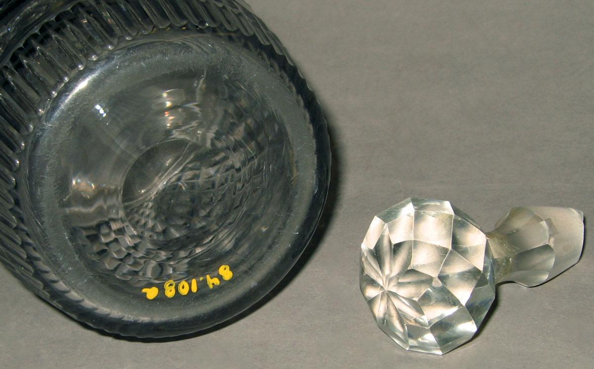 1984.0108 A, B Glass decanter (detail)