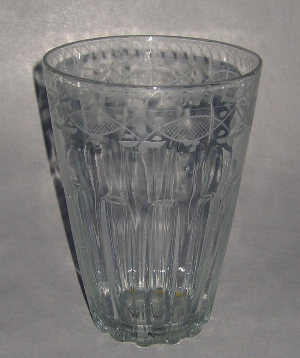 1984.0109 Glass tumbler