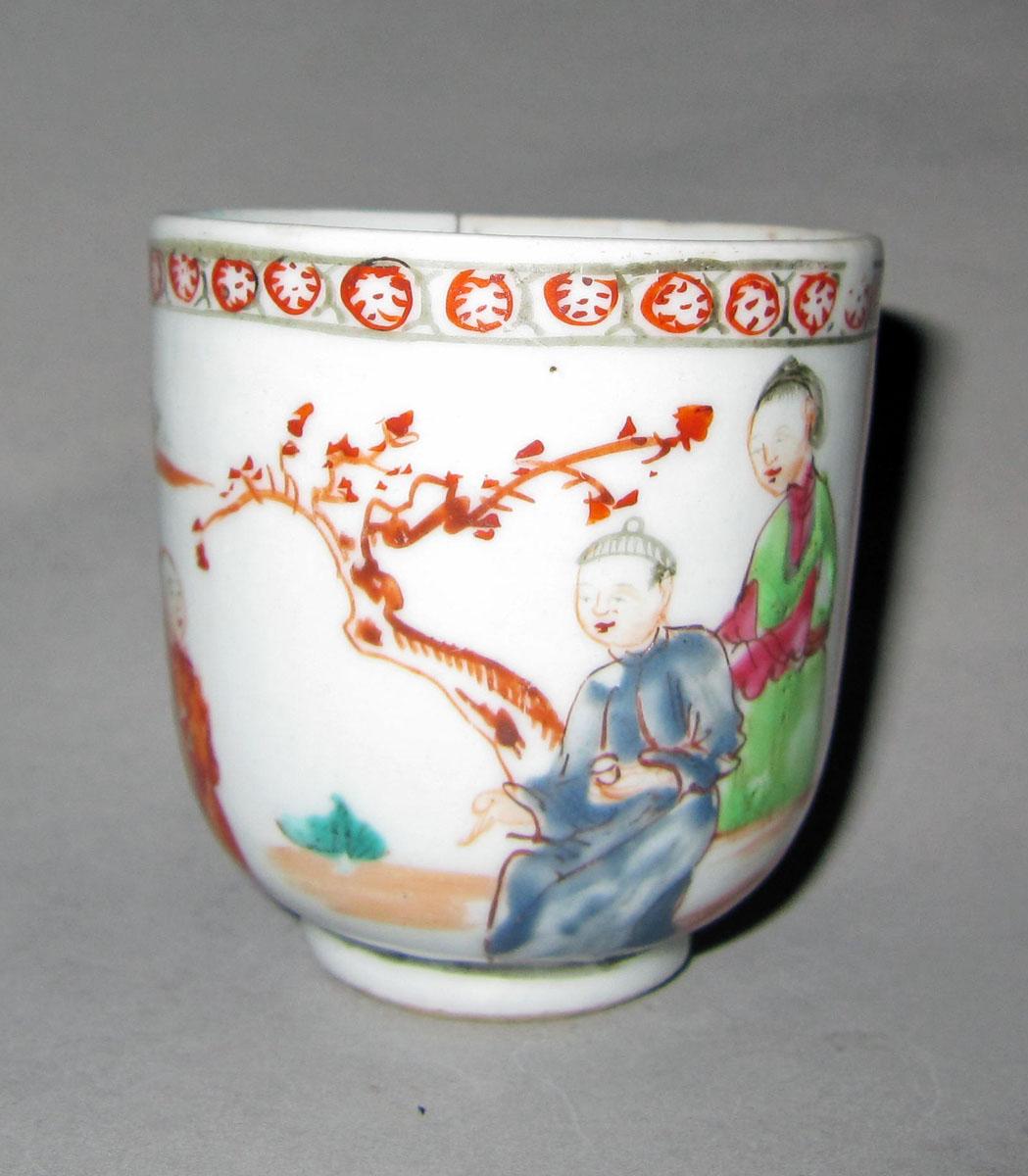 1984.0112 Porcelain cup front