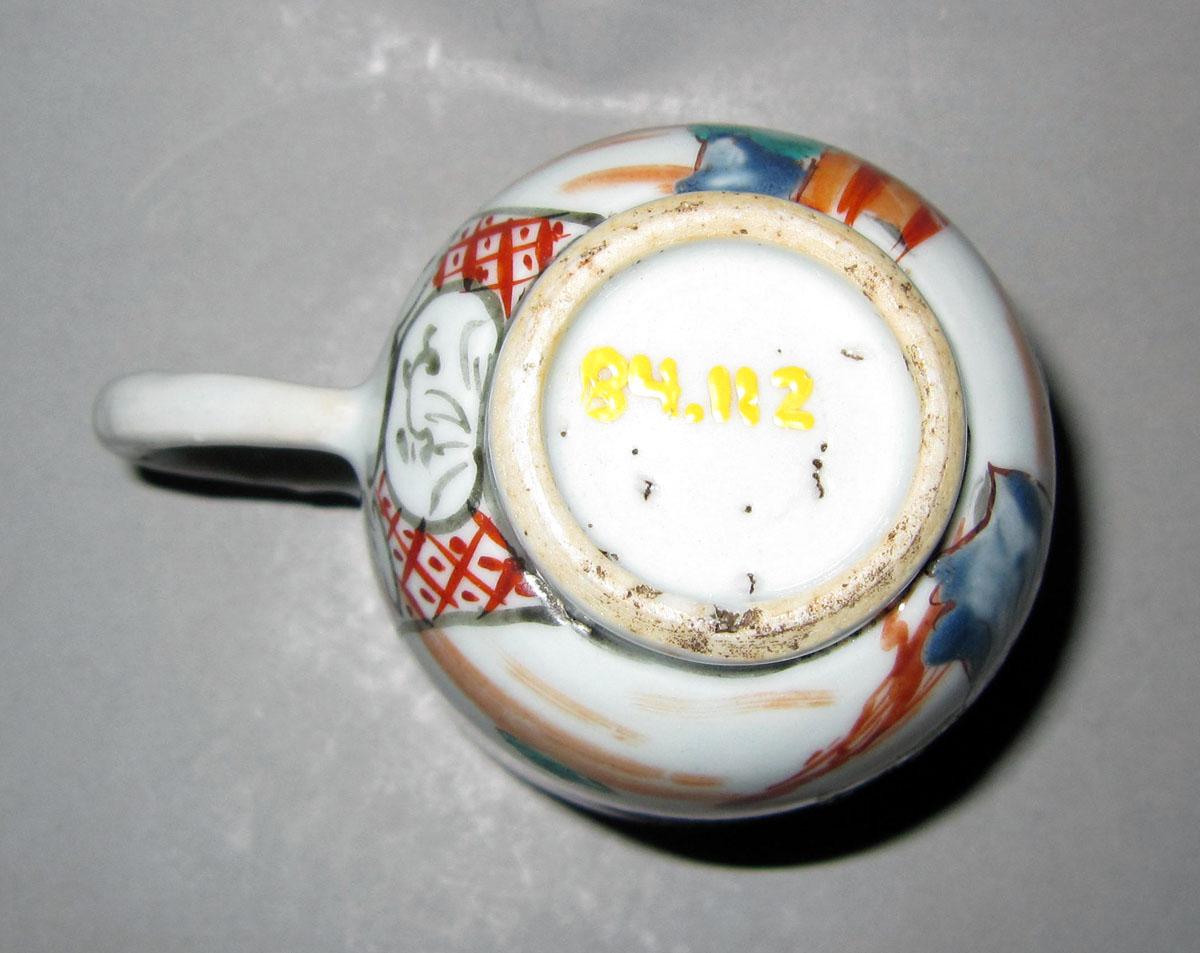 1984.0112 Porcelain cup underside