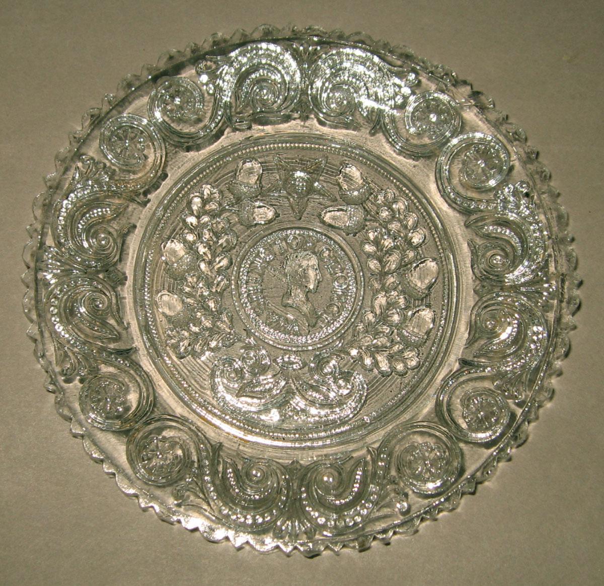 1984.0113 Glass cup plate