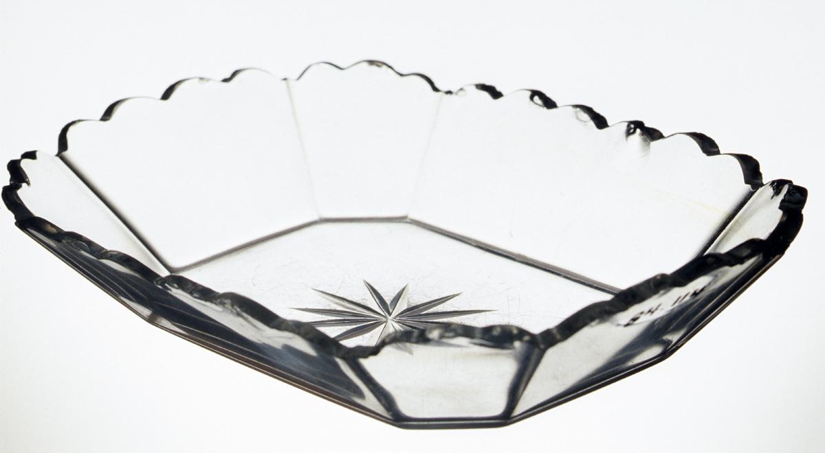 1984.0114 Dish