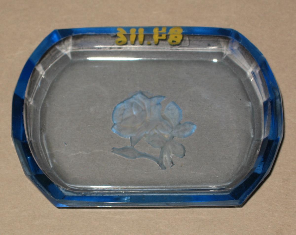 1984.0116 Glass tray