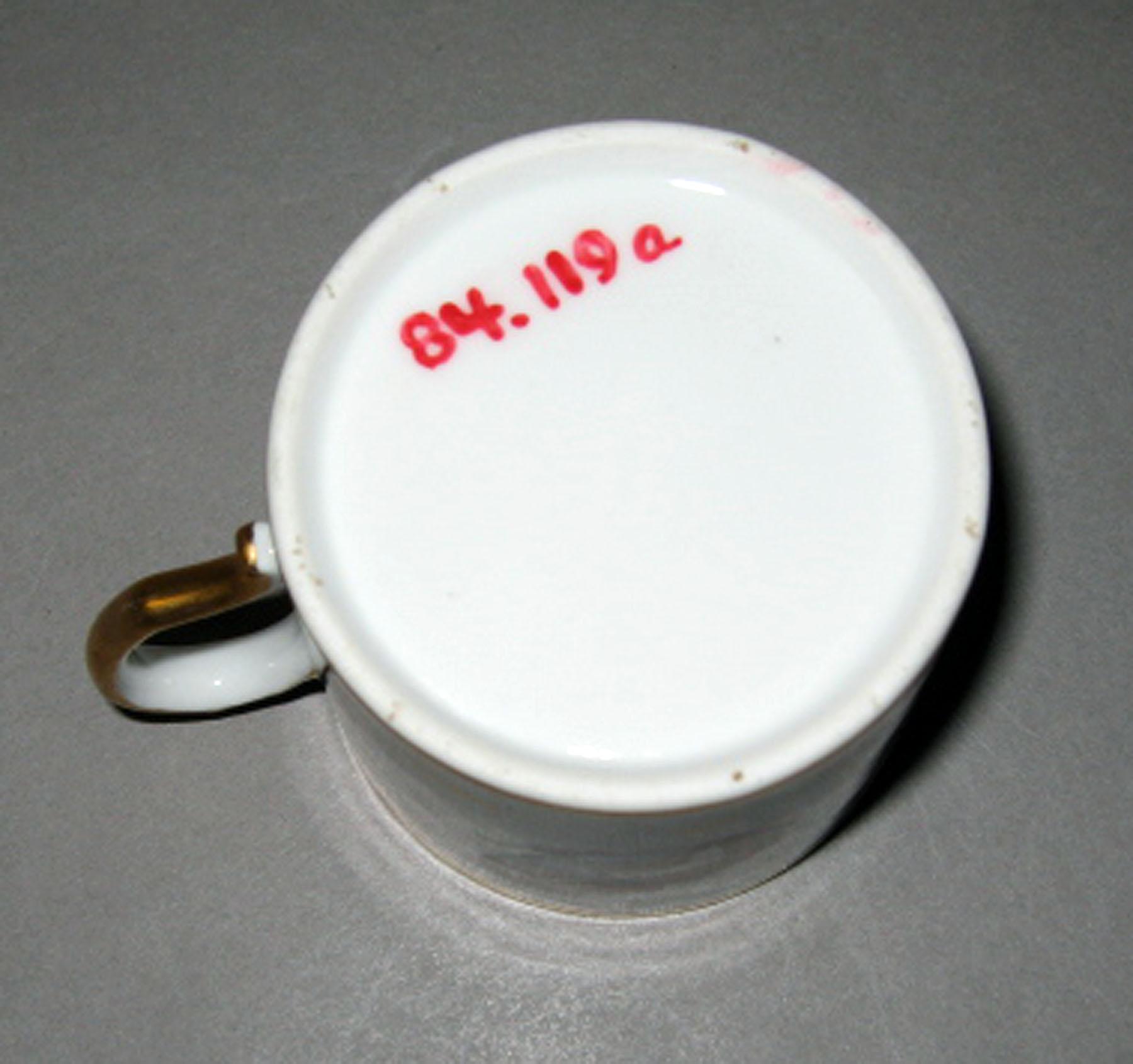 1984.0119 A Porcelain coffee cup (underside)