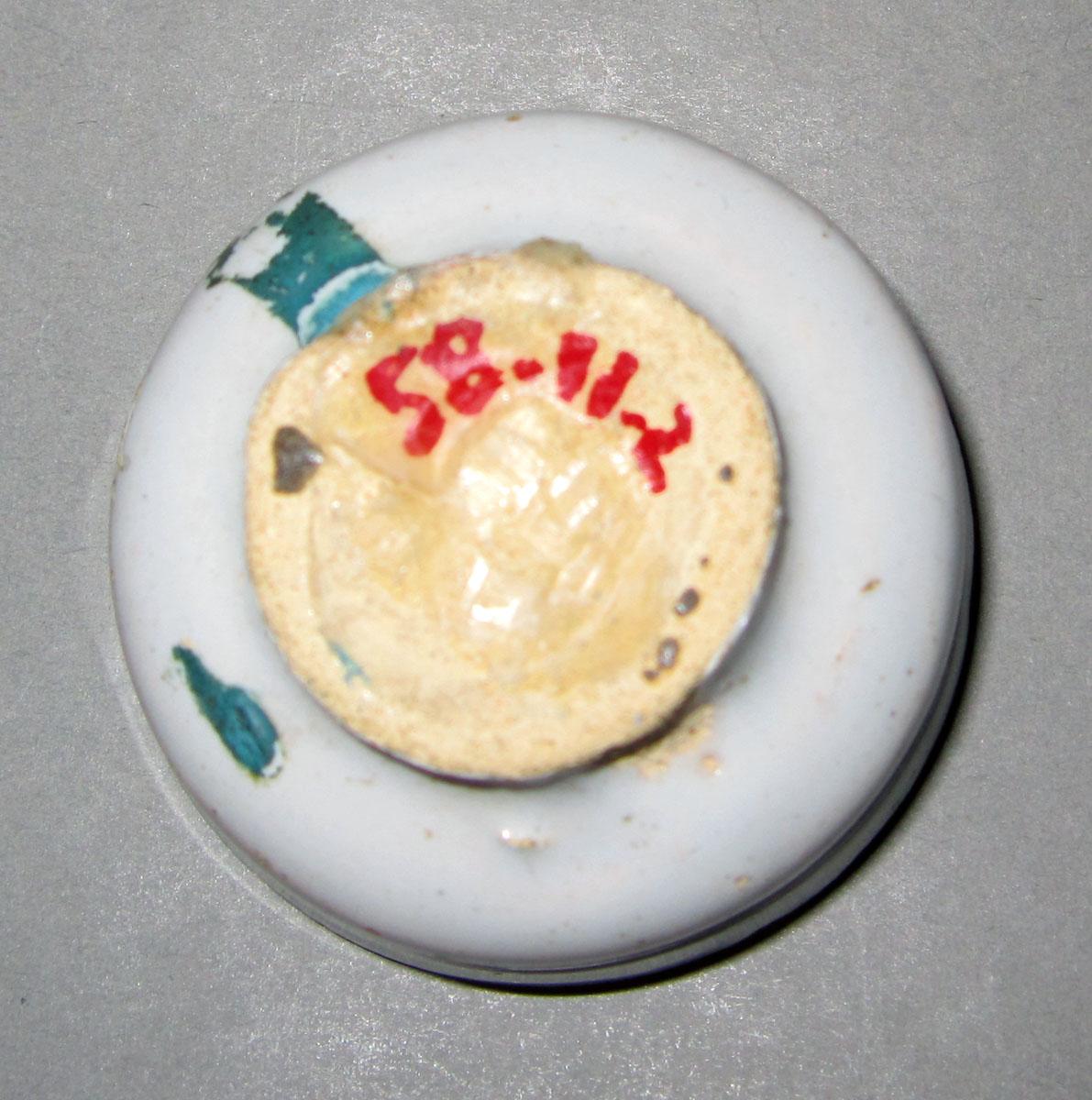 1958.0011.002 Delftware ointment pot underside