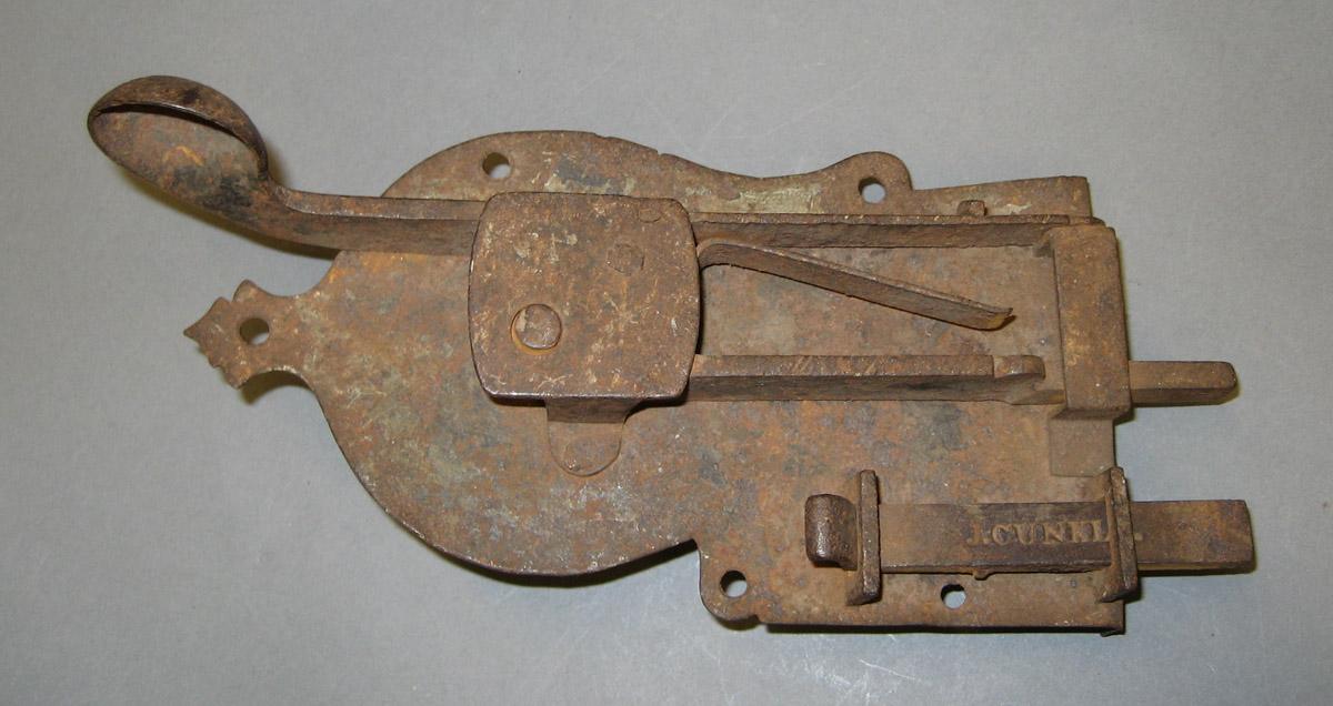 1984.0128 Plate Latch (reverse)