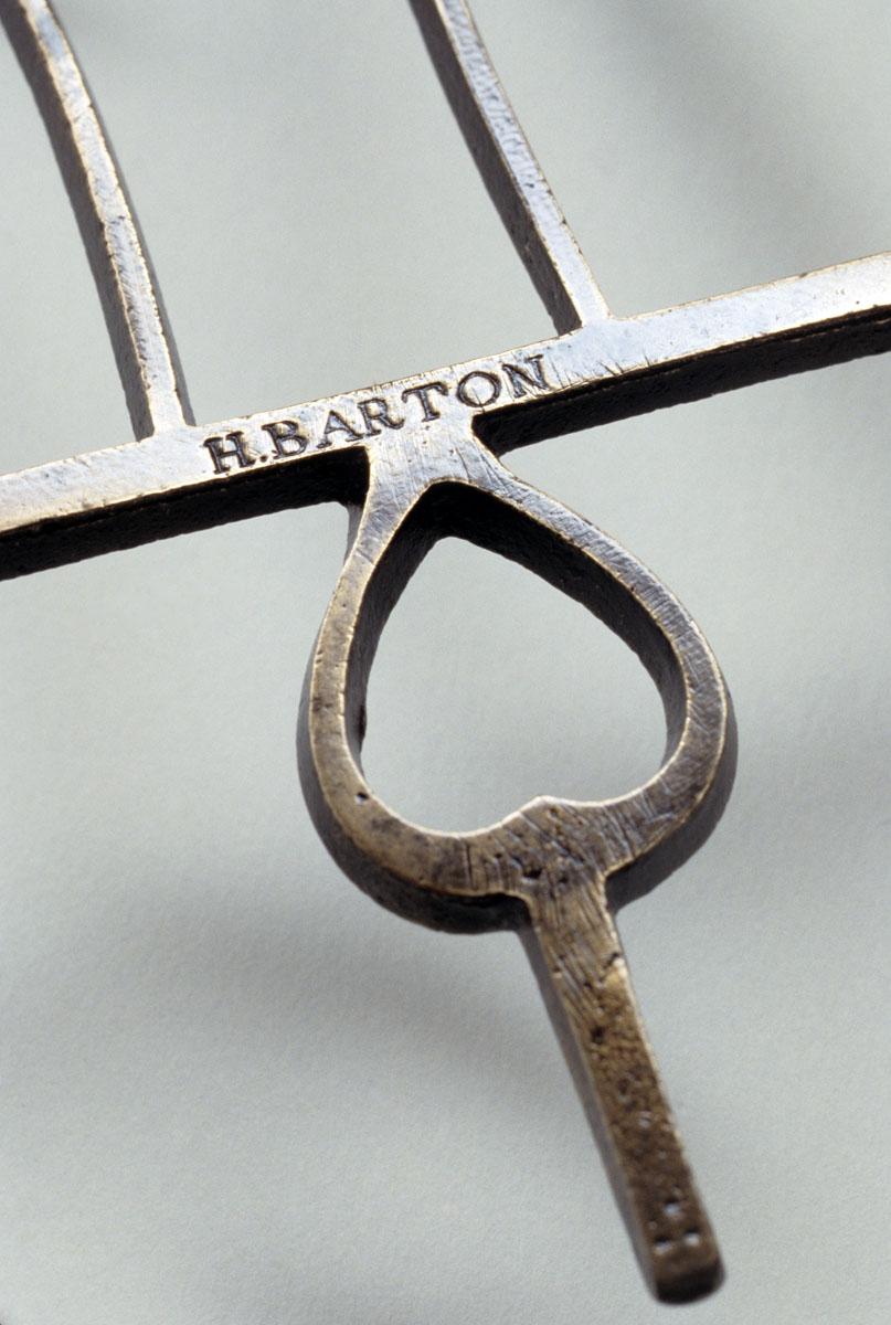 1984.0136 Trivet, detail