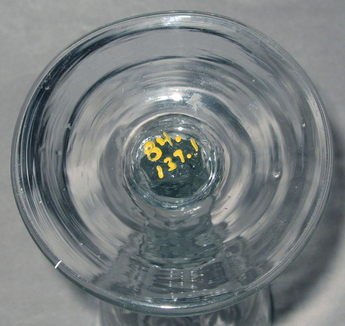 1984.0137.001 Glass wineglass (underside)