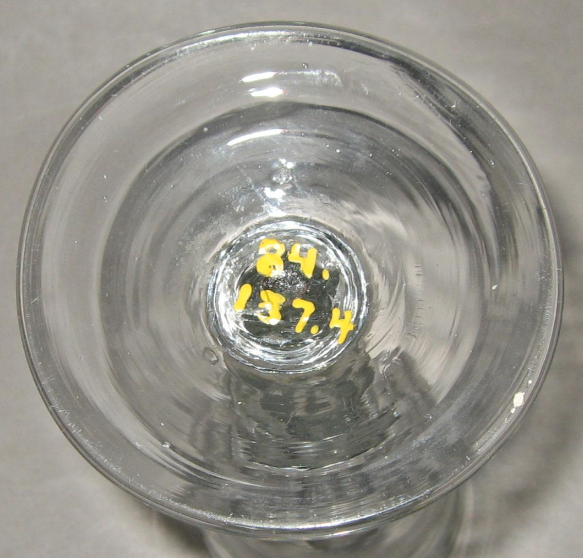 1984.0137.004 Glass wineglass (underside)