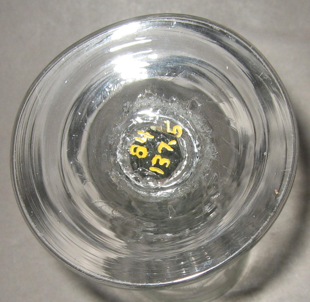 1984.0137.005 Glass wineglass (underside)
