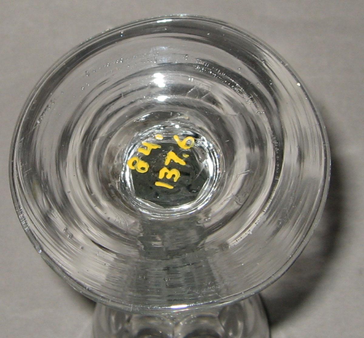 1984.0137.006 Glass wineglass (underside)