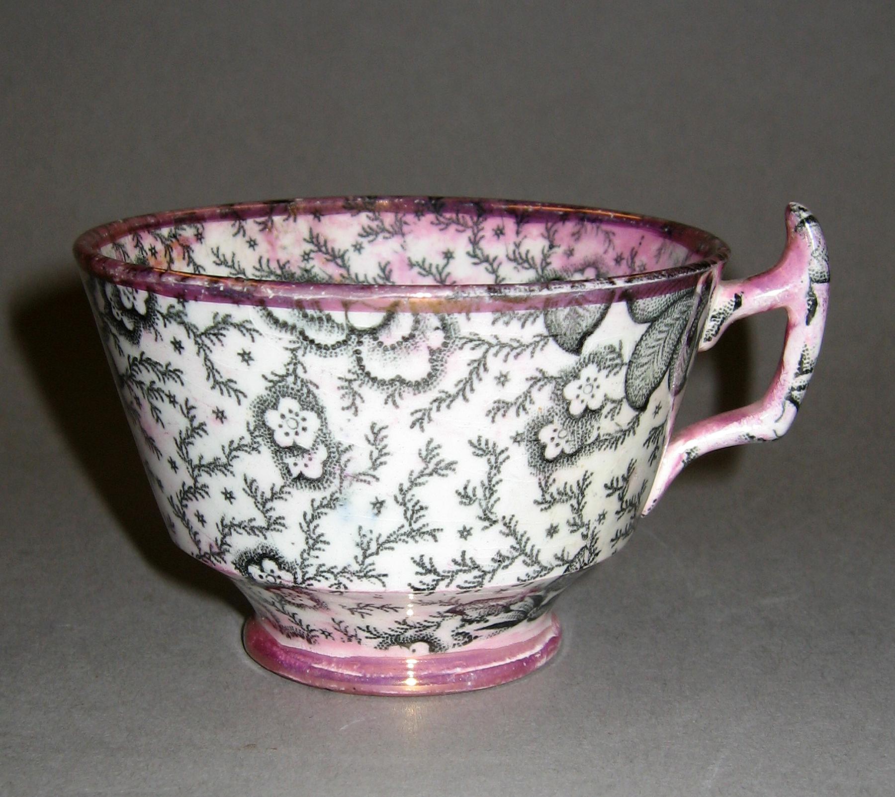 1984.0141.024 A Transfer printed luster teacup