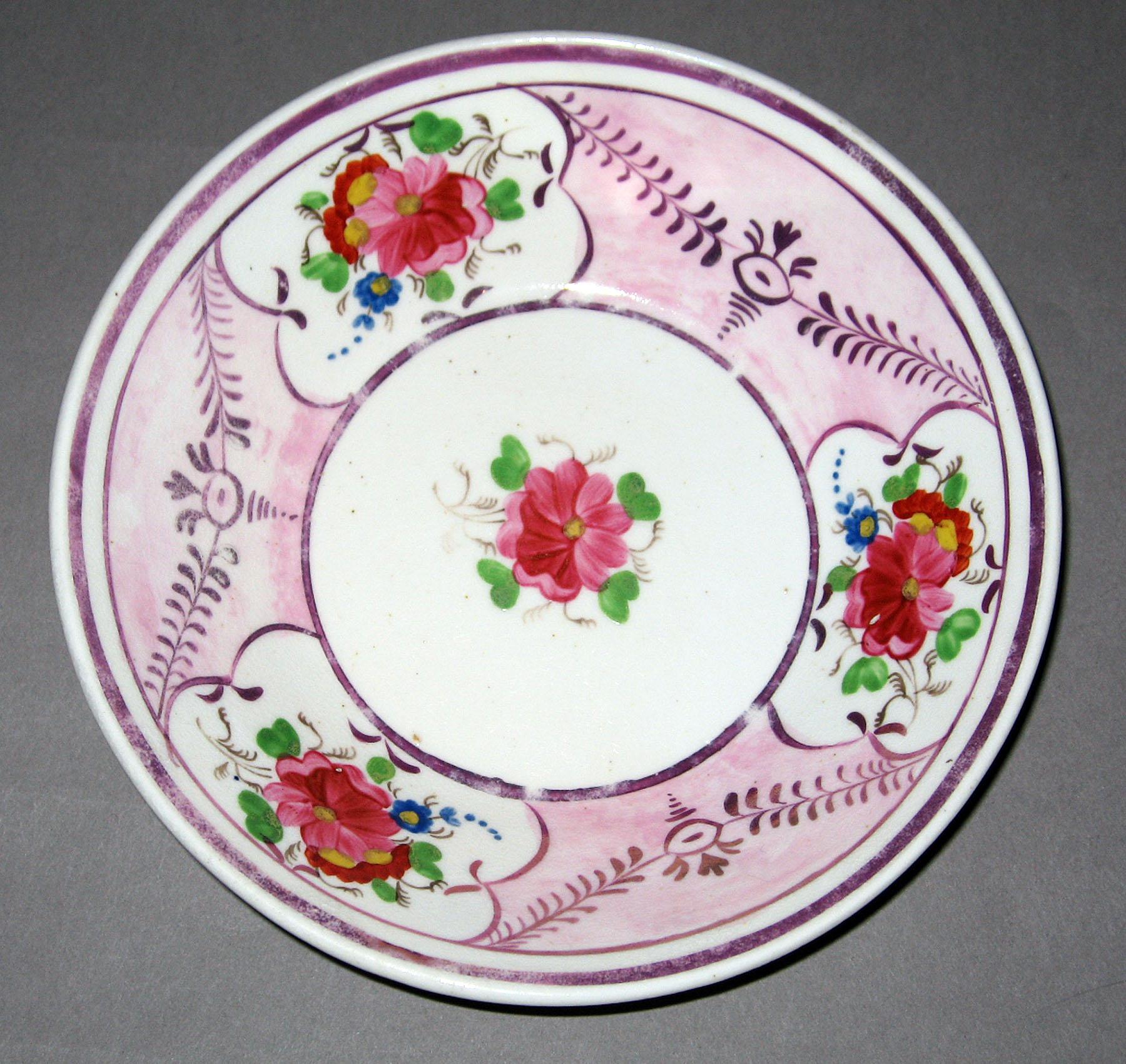 1984.0141.081 B Lusterware Saucer