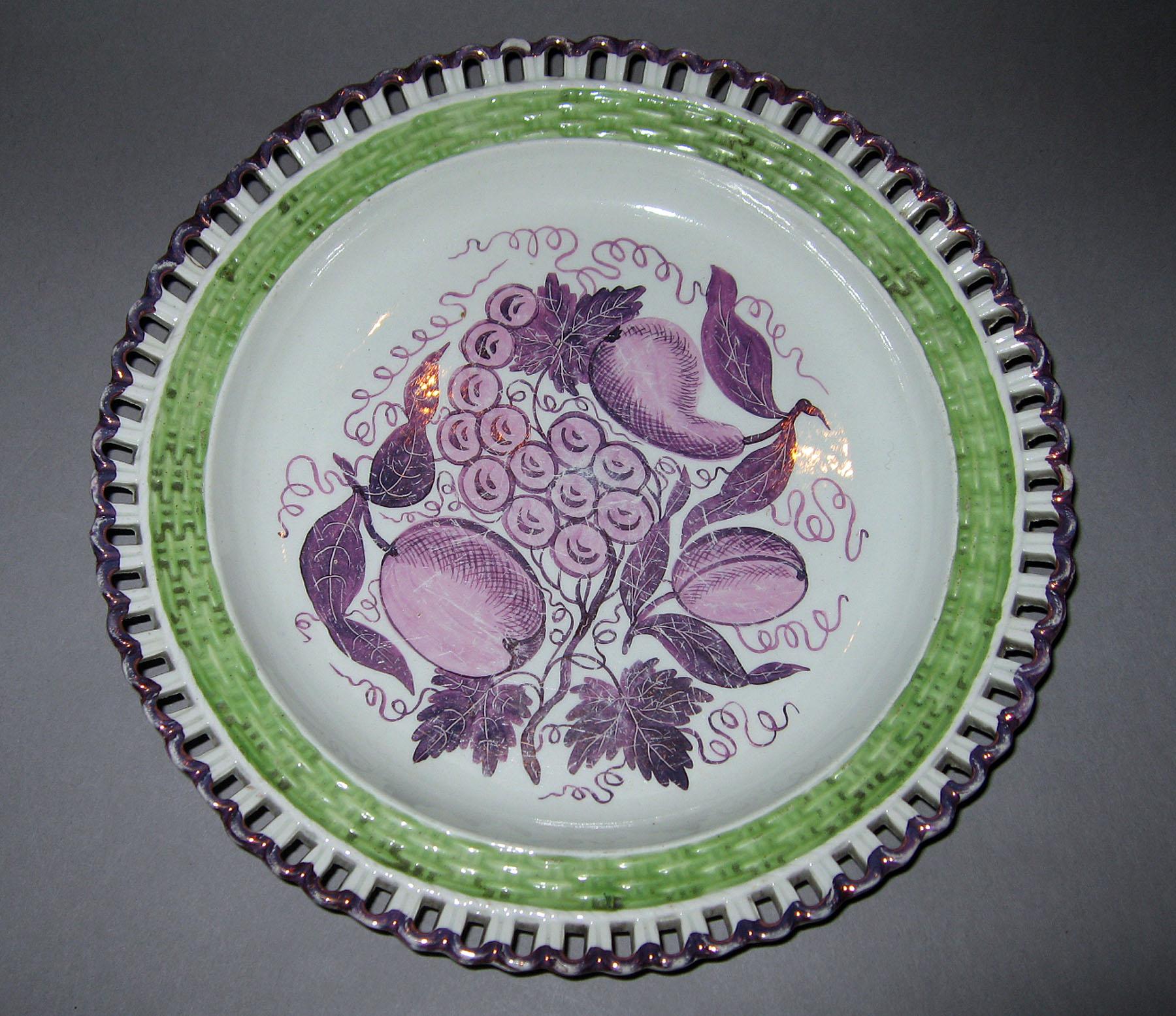 1984.0141.188.002 Lusterware Plate