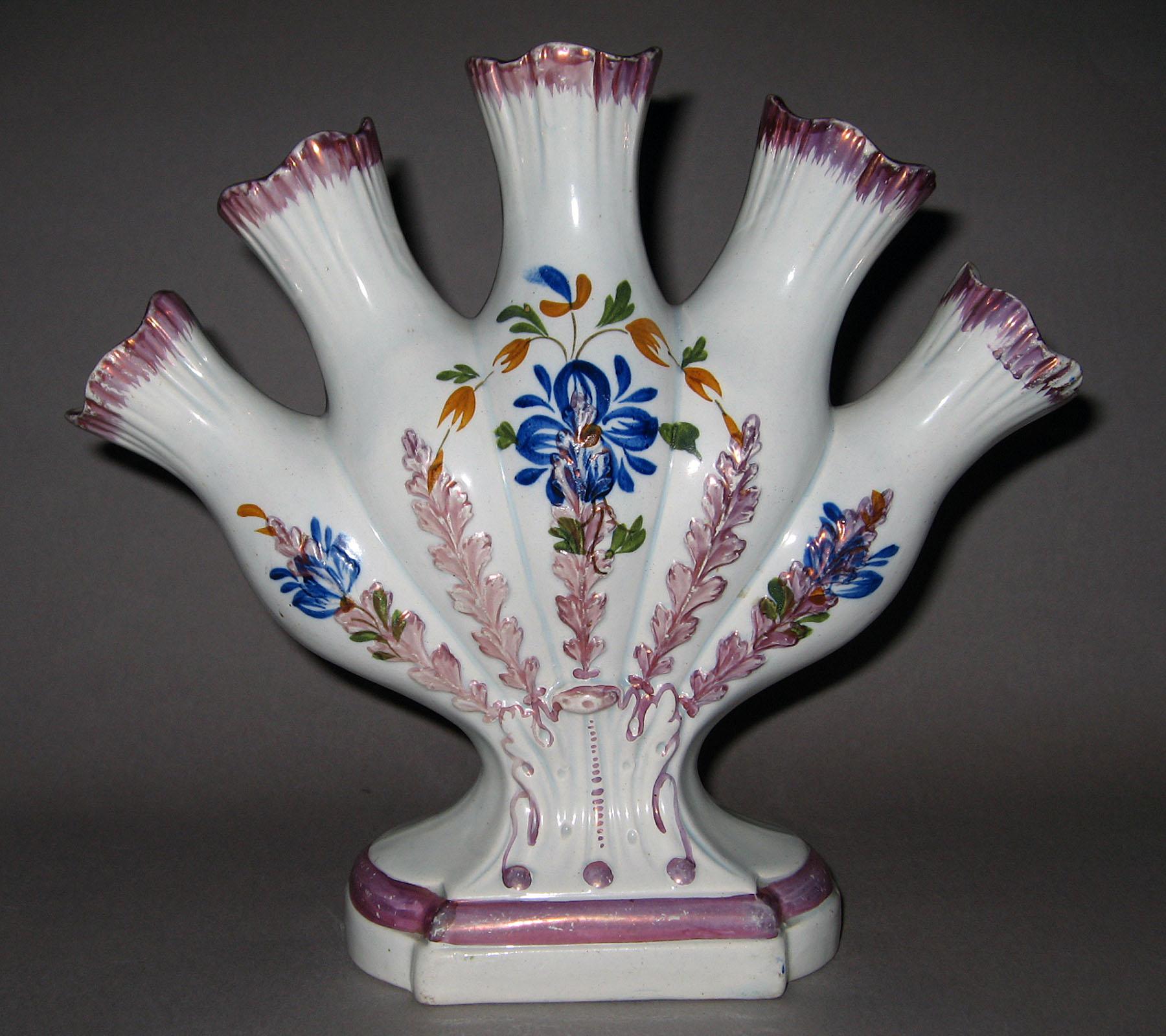 1984.0141.238.001 Lusterware Vase
