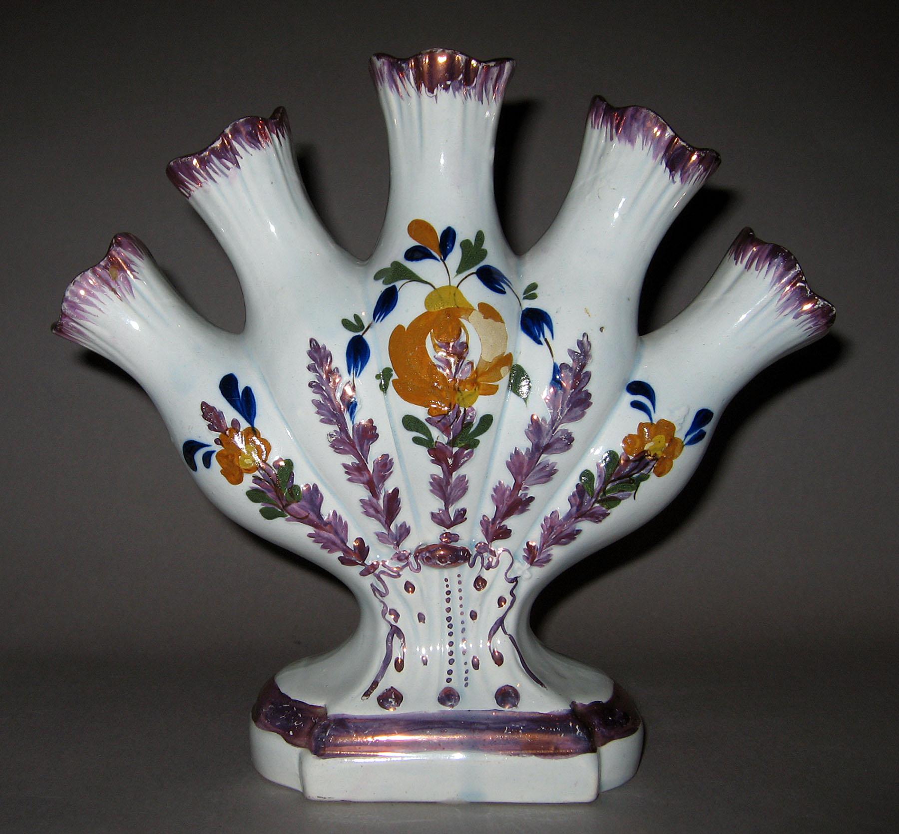 1984.0141.238.002 Lusterware Vase