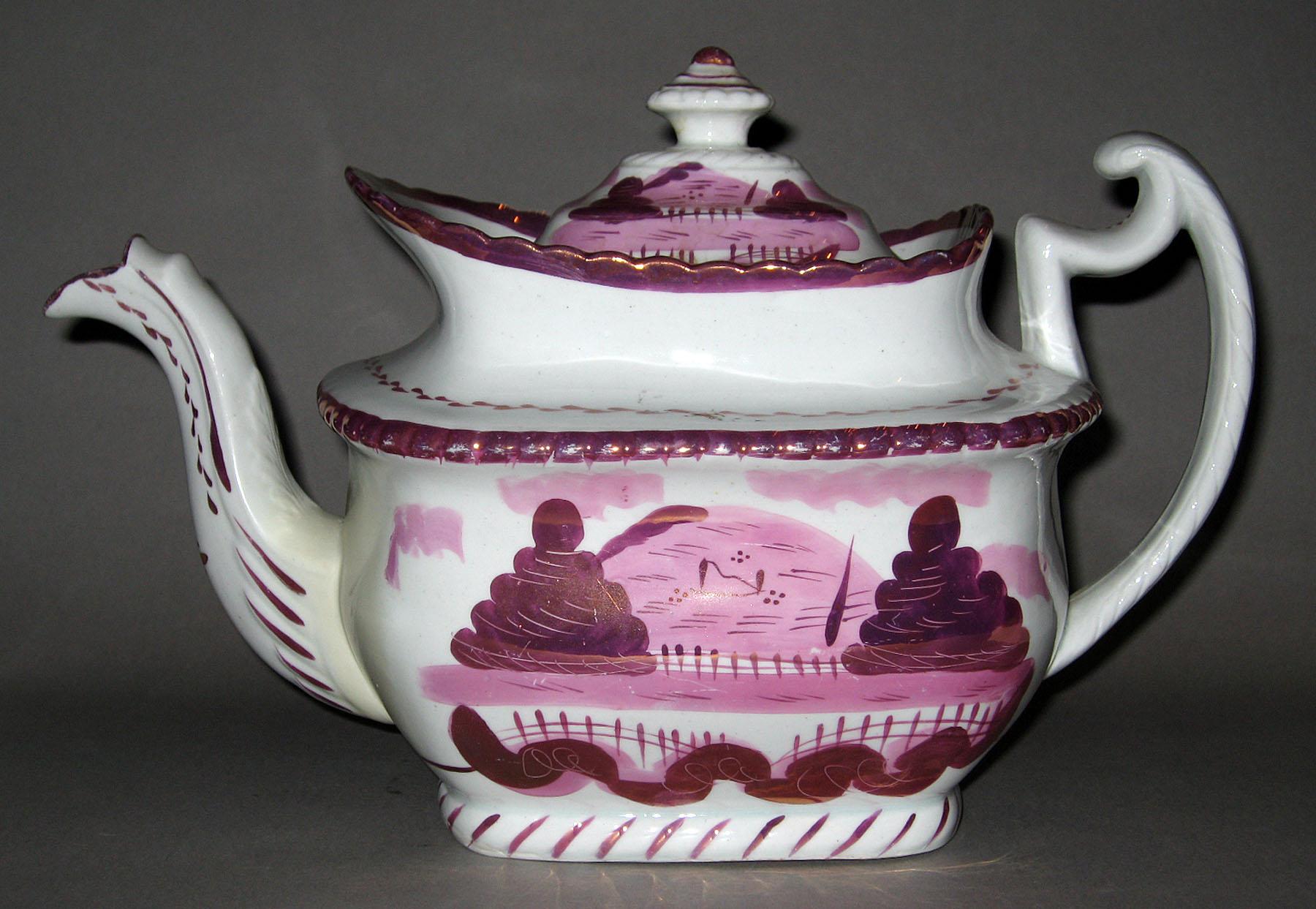 1984.0141.241.001 Lusterware Teapot