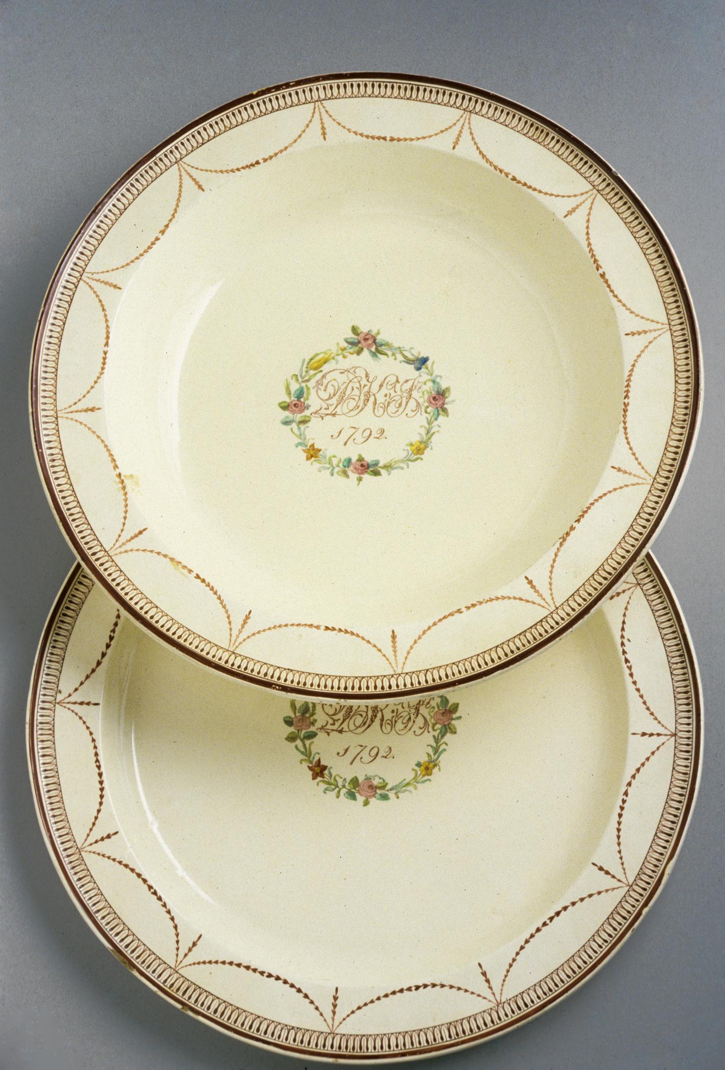 1984.0142 A, B Dish and stand