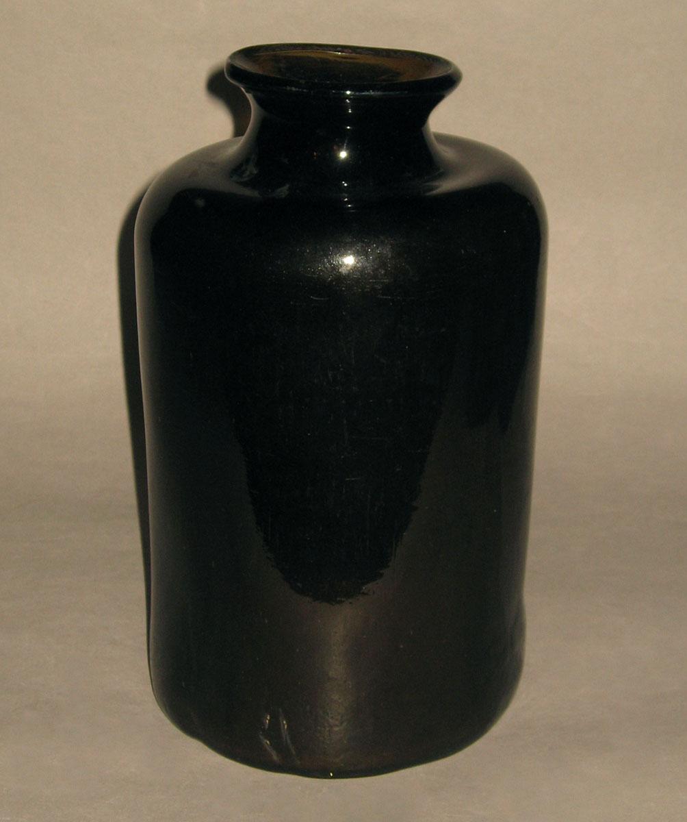 1958.0028.004 Glass jar