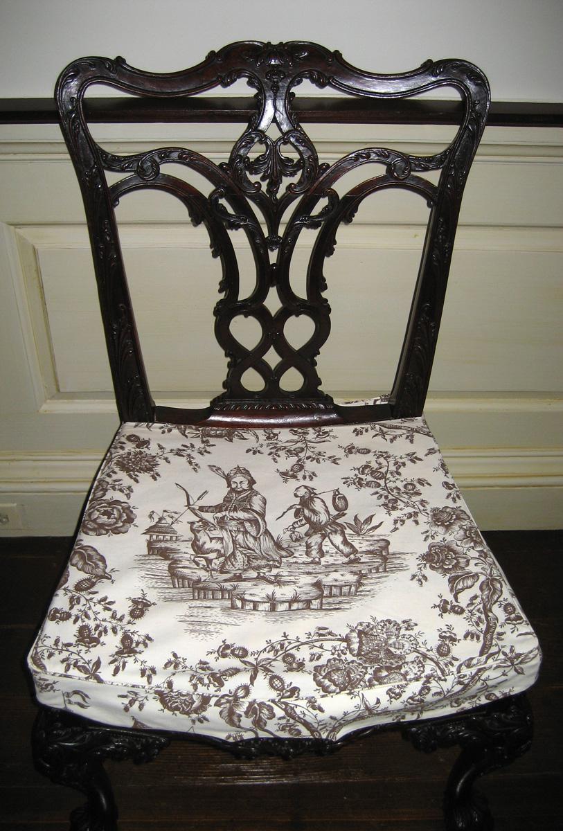 1958.2290 Chair with 1984.0600.005 Slip coverview 2.