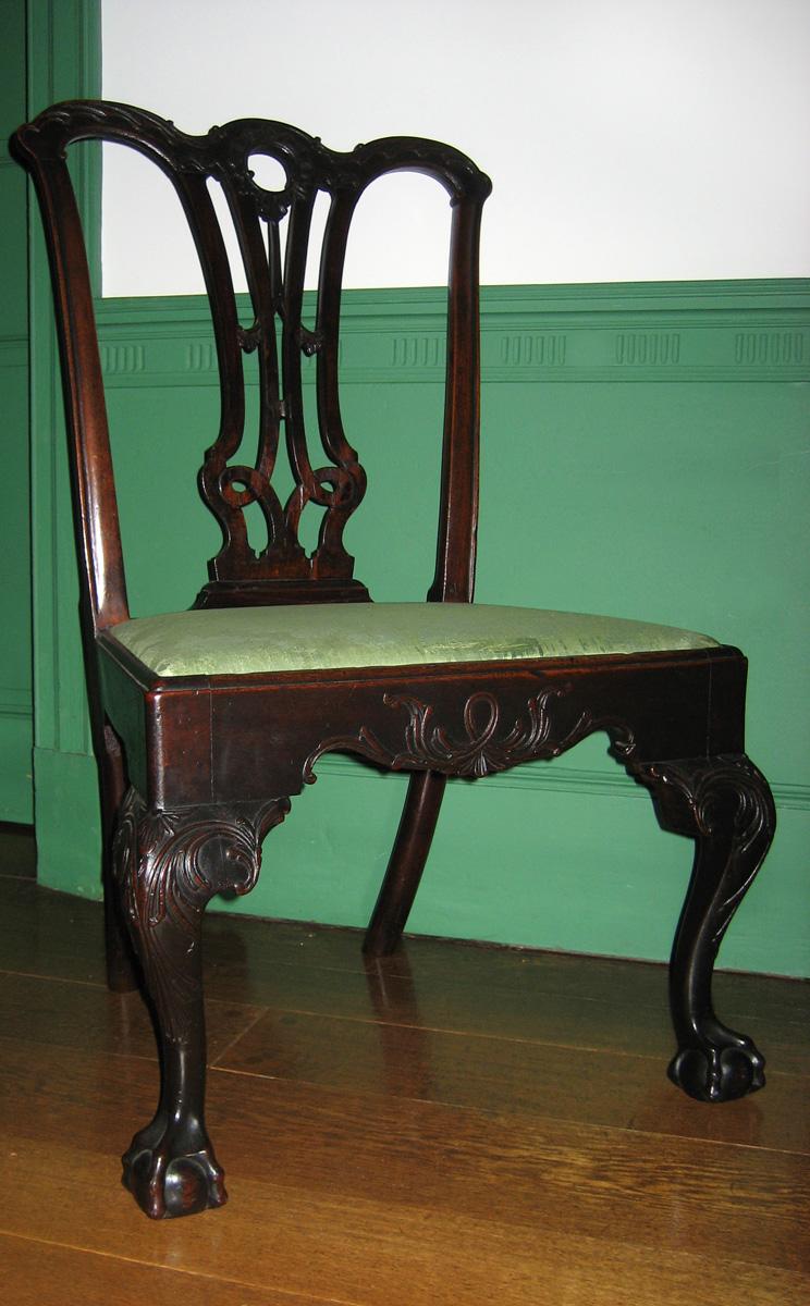 1961.0803.002 chair with 1984.0617.007 slip seat view 1
