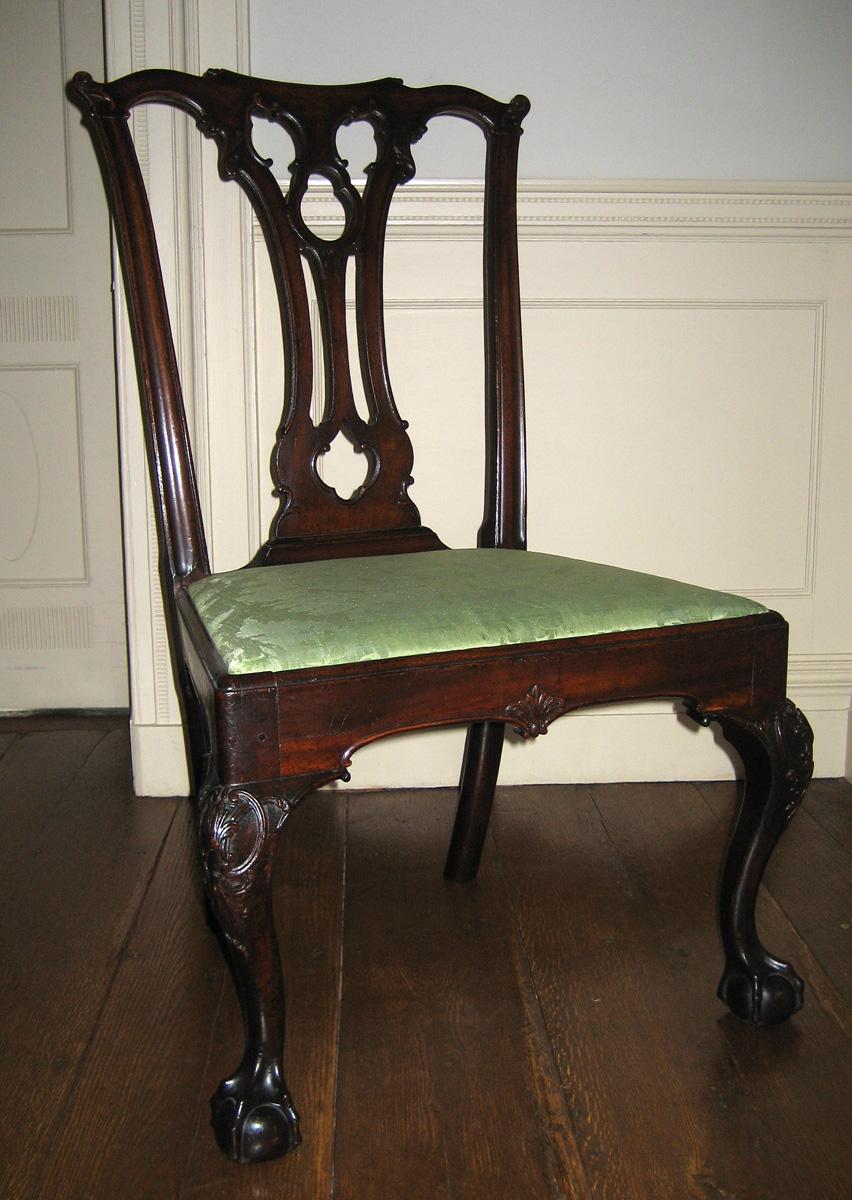 1961.0809.002 chair with 1984.0617.013 slipseat view 1