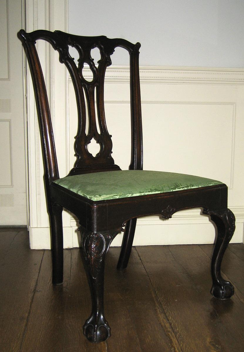 1961.0809.003 chair with 1984.0617.014 slipseat view 1
