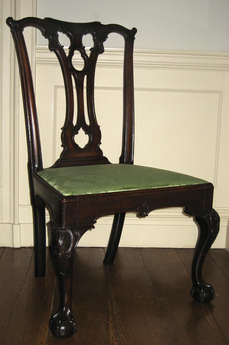 1961.0809.005 chair with 1984.0617.016 slipseat view 1