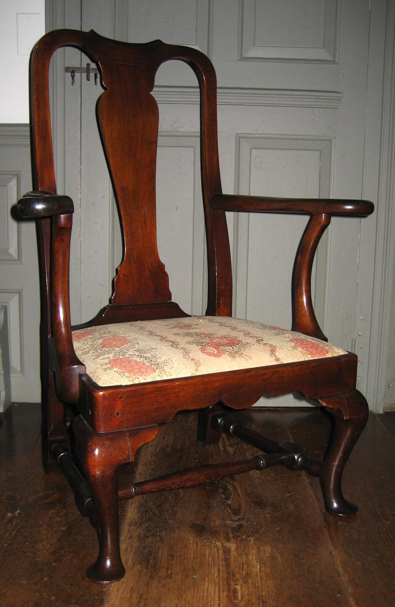 1958.2594 chair with 1984.0618 slip seat view 1