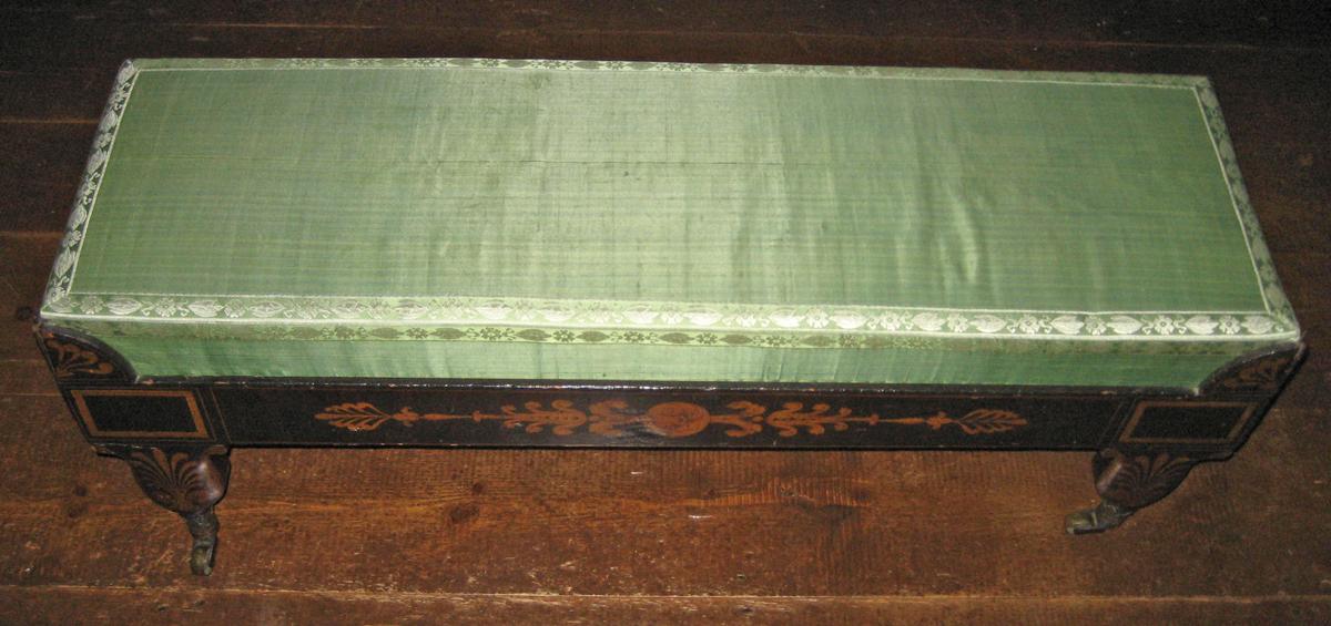 1957.0753.002 stool with 1984.0624.002 slip seat view 3