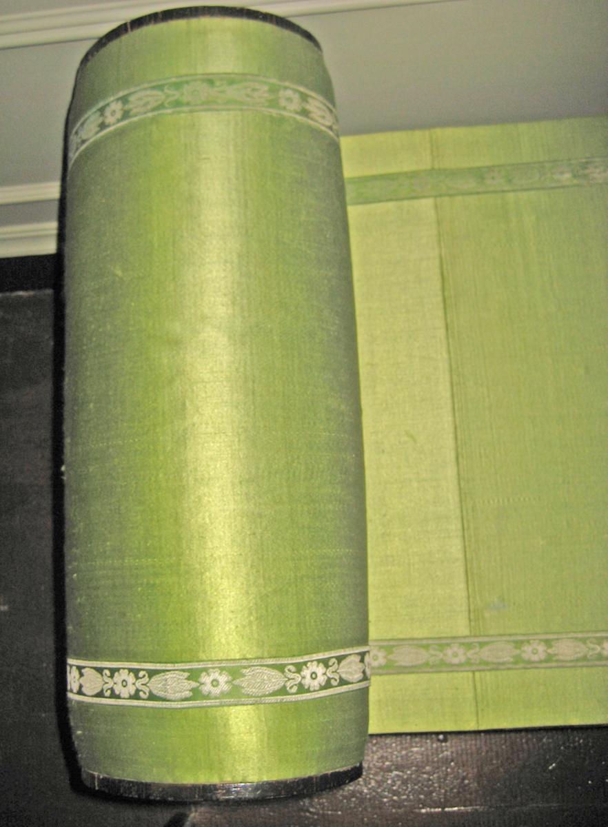 1957.0745 couch with 1984.0627 slip seat detail