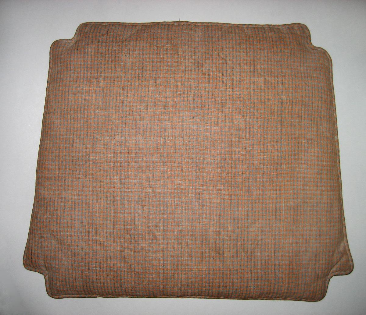 1984.0636 Cushion view 1