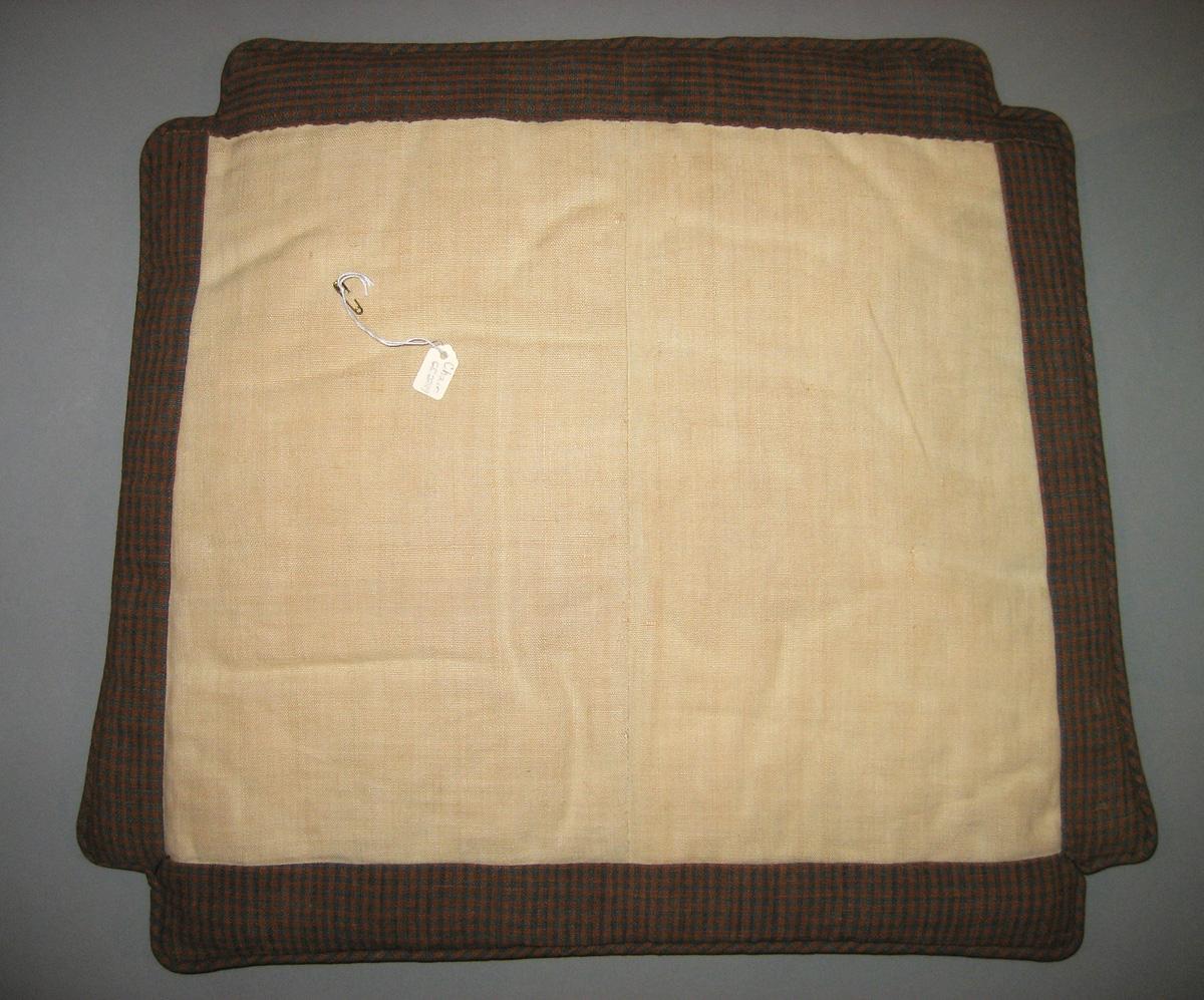 1984.0636 Cushion view 2