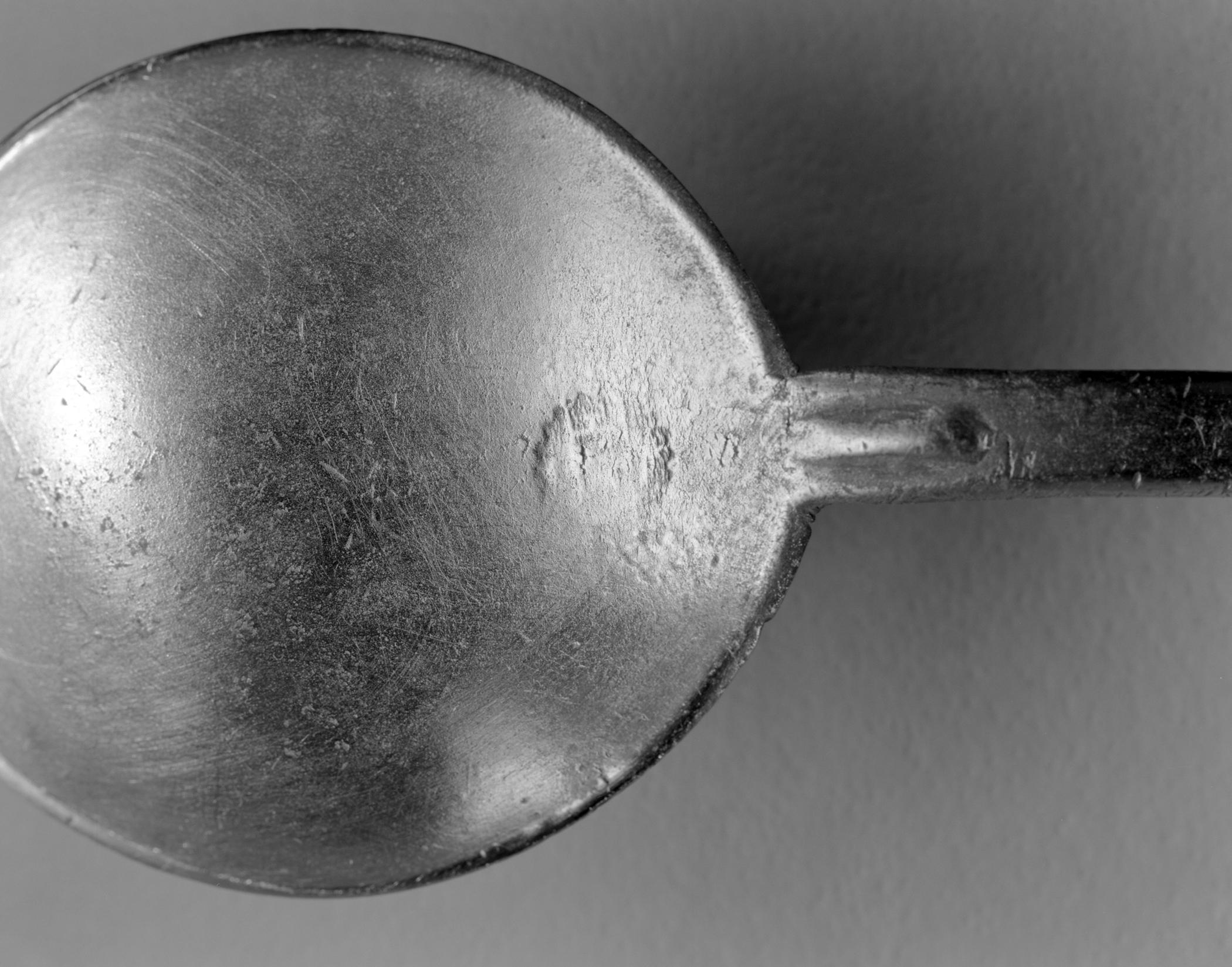 1958.0032 Pewter spoon (mark)
