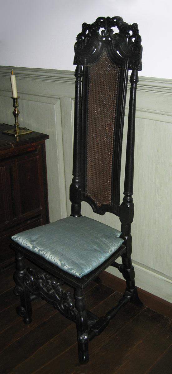 1958.0539 Side Chair with 1984.0647.001 Cushion view 2