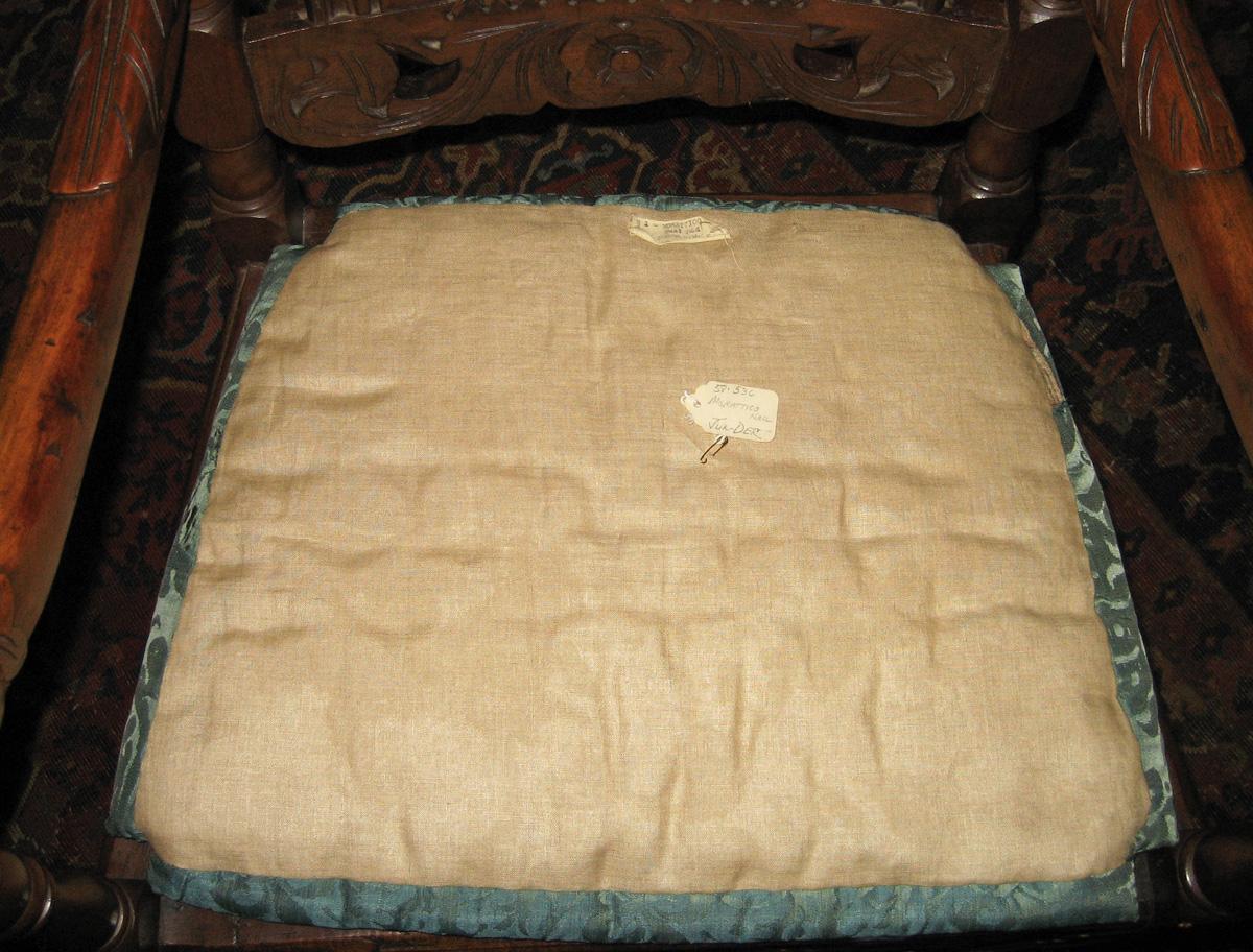 1958.0536 armchair and 1984.0647.003 cushion reverse view