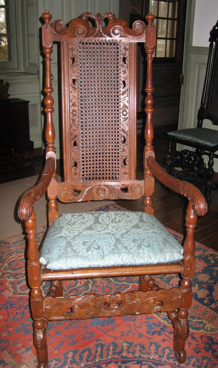 1958.0536 armchair and 1984.0647.003 cushion