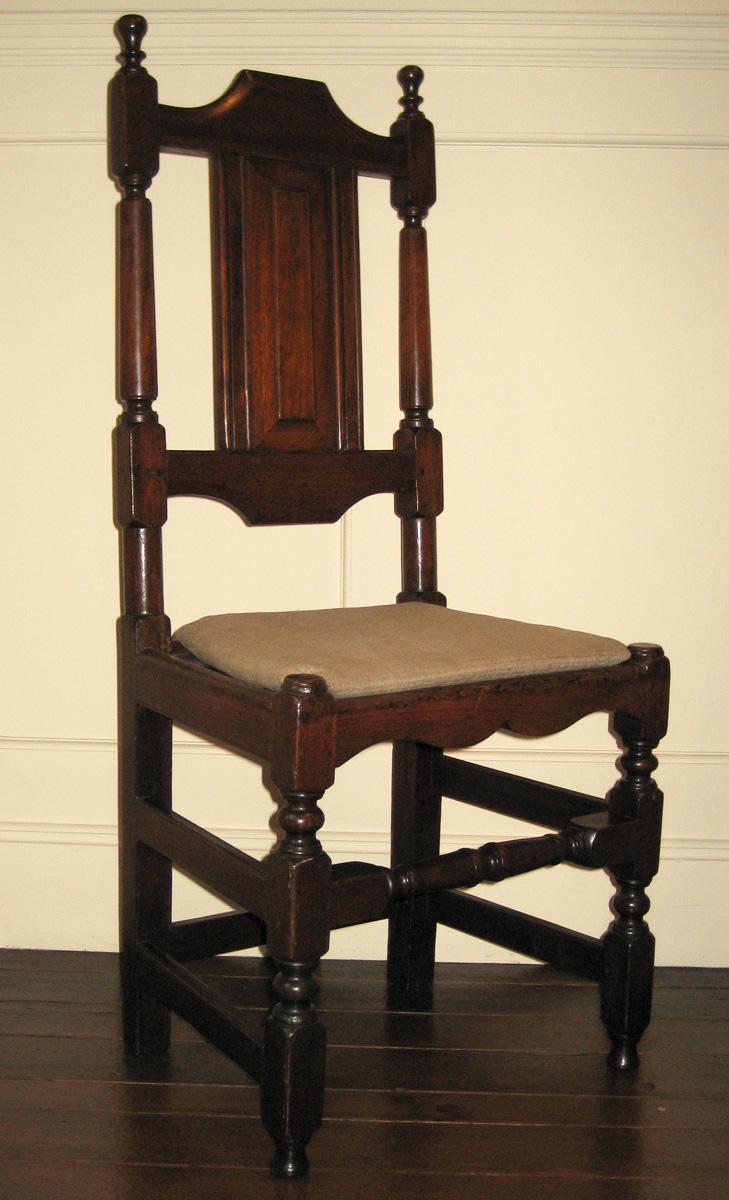 1966.0698 chair with 1984.0668 cushion view 1