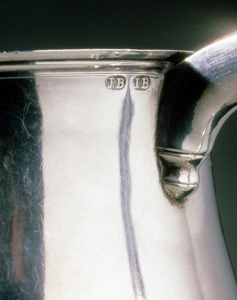 1985.0004 Mug, detail 2