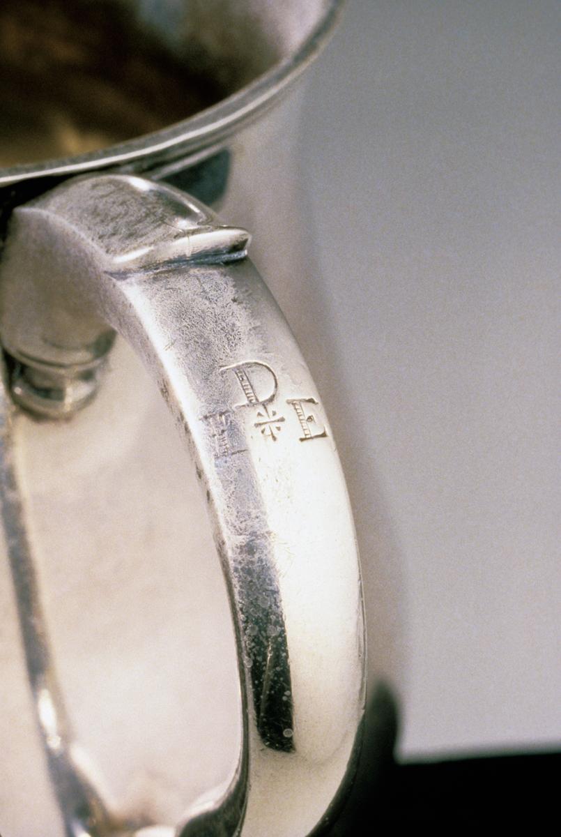1985.0004 Mug, detail 3