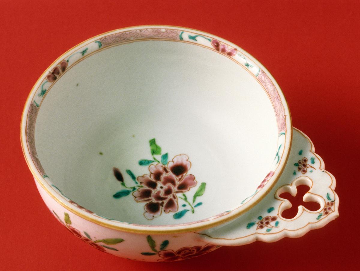 1985.0048 Porringer