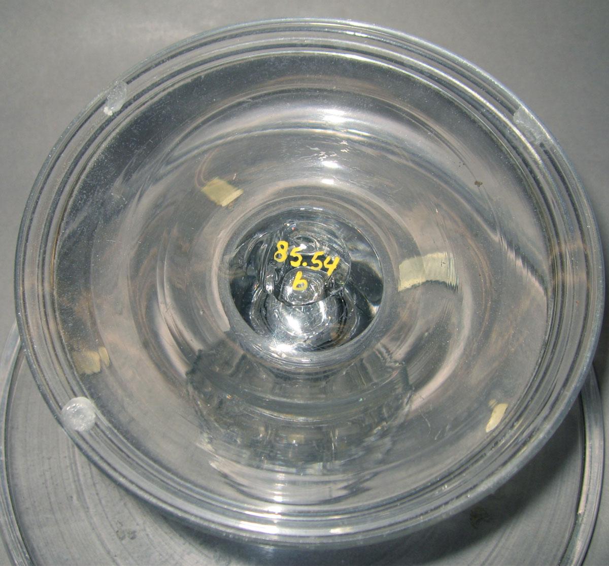 1985.0054 B Glass salver (underside)