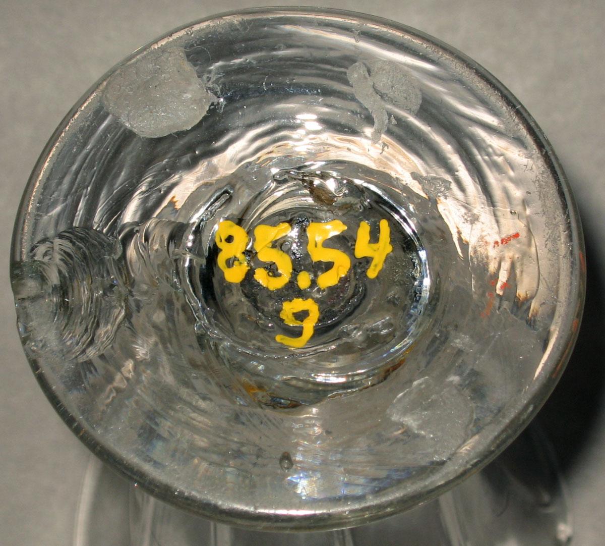 1985.0054 G Glass jelly glass (underside)