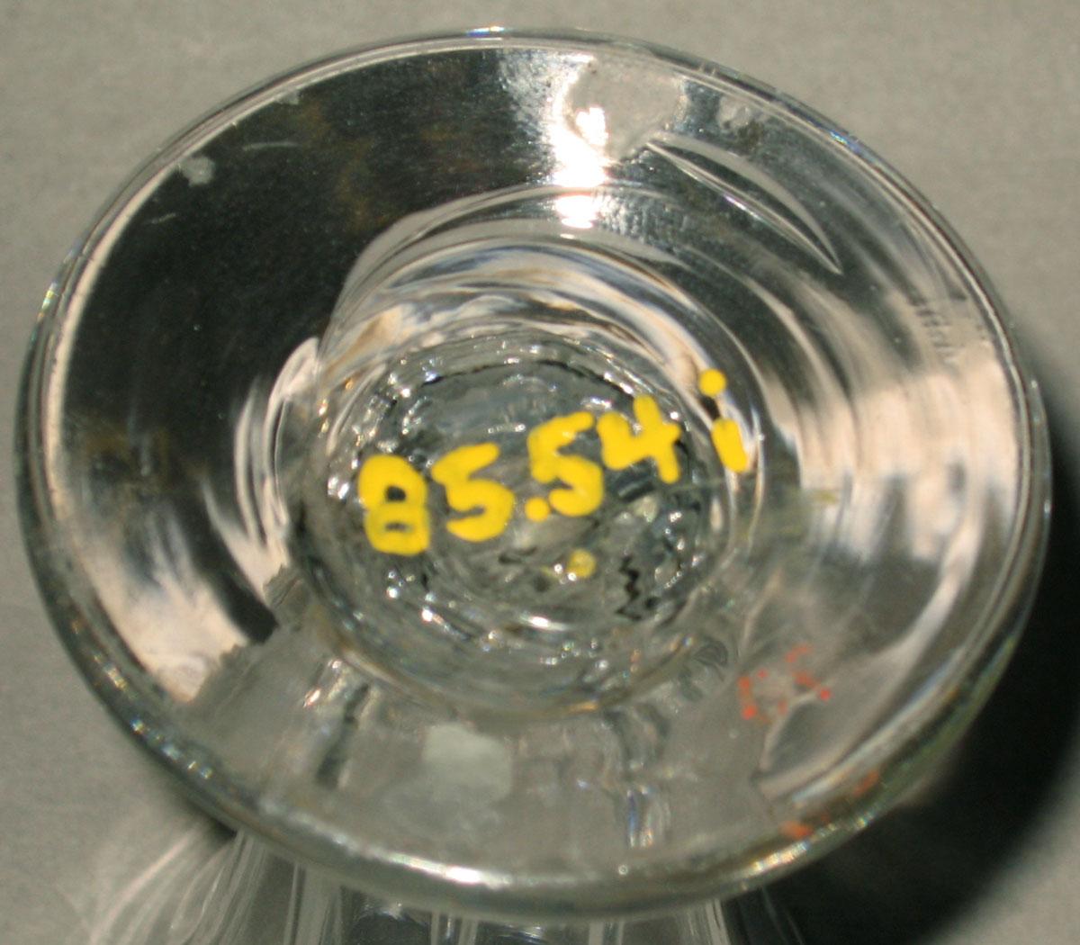 1985.0054 I Glass jelly glass (underside)