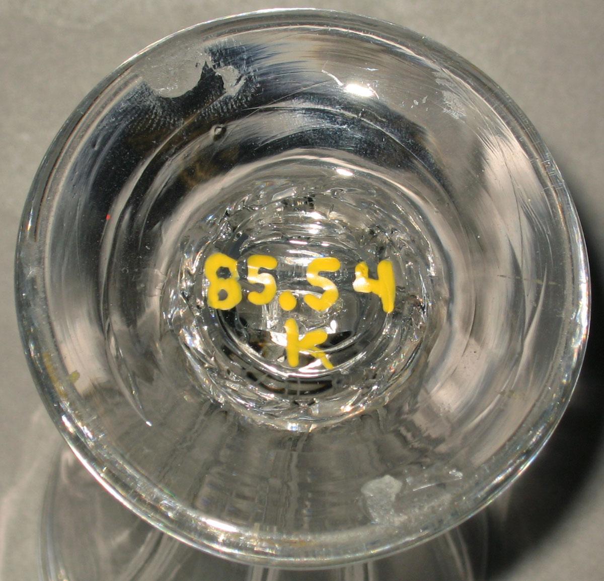 1985.0054 K Glass jelly glass (underside)